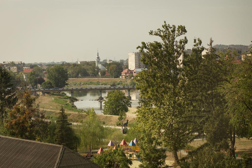 Apartment On Lermontova 35A Moekatsjeve Buitenkant foto